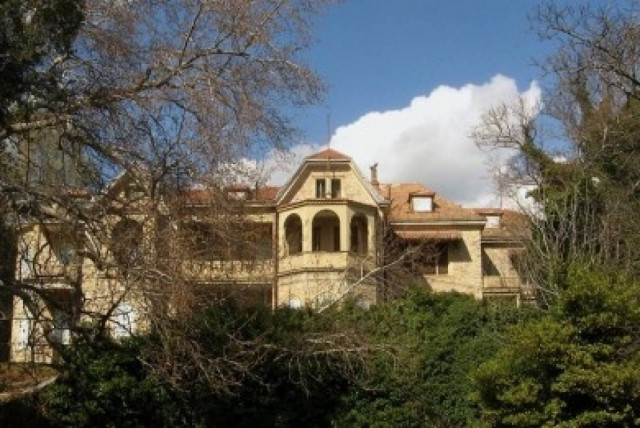 Πειραματικό μελισσοκομείο στο πρώην Βασιλικό Κτήμα Τατοΐου!