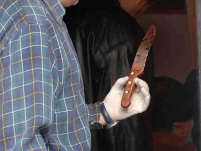 Σοκ: Ζήτησε μαχαίρι από τη ταβέρνα και το κάρφωσε στη καρδιά του