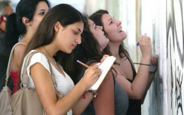 Βάσεις 2013: Κατρακυλούν λόγω των «κακών» γραπτών