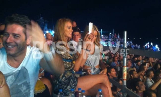 Το γλεντάνε οι επώνυμοι στη συναυλία του Βέρτη στη Ρόδο