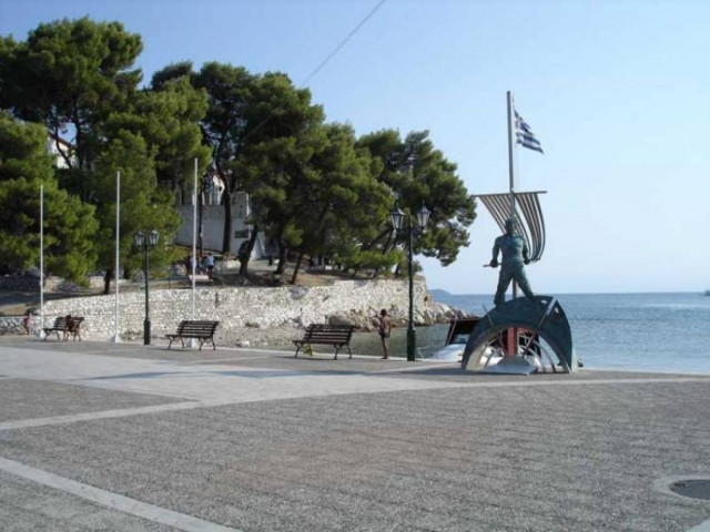 Ουρές για έναν γάμο στη Σκιάθο