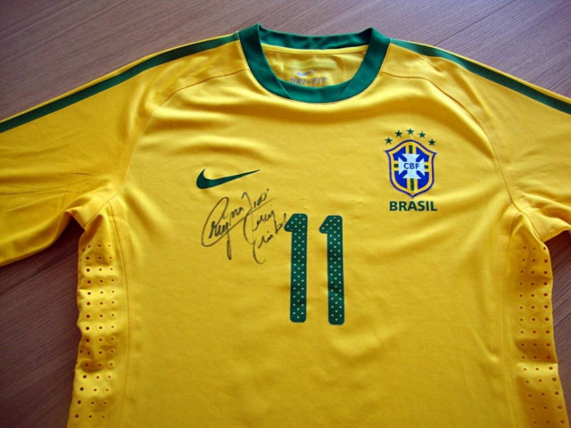 Μπλούζα του Νειμάρ πωλείται στο e-bay 100.000 δολάρια