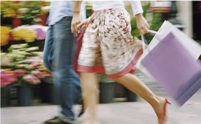 Είναι επίσημο - Δείτε πόσο αντέχουν οι άνδρες τα ψώνια στα μαγαζιά