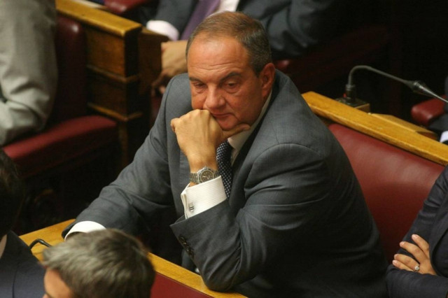 Παρέλαση βουλευτών στο γραφείο του Κώστα Καραμανλή στη Βουλή