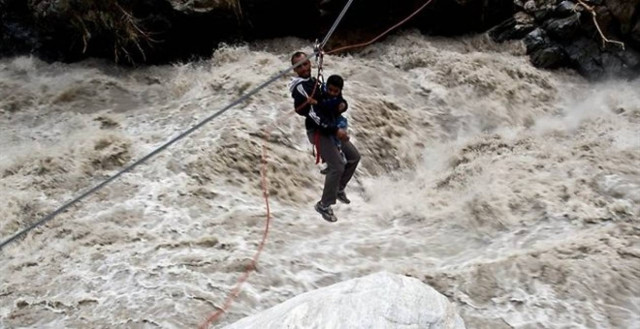 Ινδία: Νεκροί θεωρούνται οι 5.700 αγνοούμενοι από τις πλημμύρες