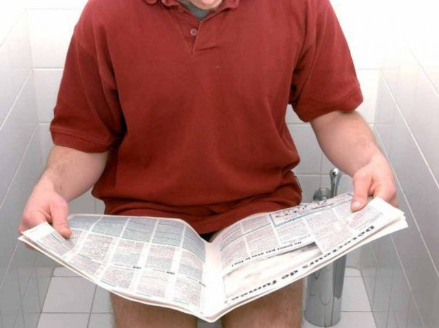 Απόλυτος ΕΦΙΑΛΤΗΣ: Τον δάγκωσε φίδι την ώρα που κάθισε στην τουαλέτα