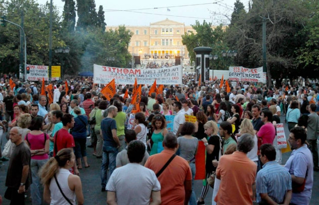 Σε εξέλιξη το συλλαλητήριο στο Σύνταγμα-Κλειστό το κέντρο (pics+vid)