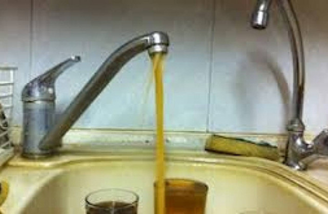 Νέα Μανωλάδα: Οι βρύσες τρέχουν… σκουλήκια! (pics)