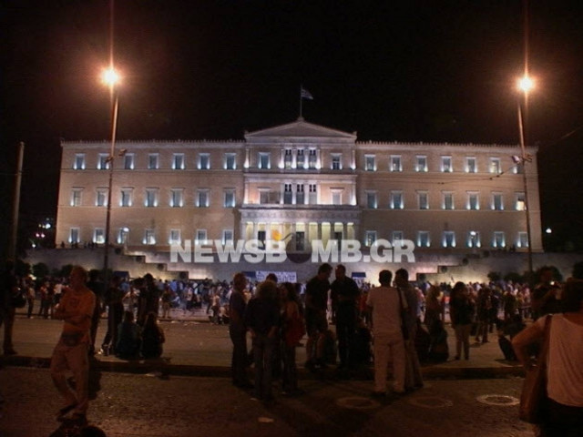 Ολοκληρώθηκε το συλλαλητήριο έξω από τη Βουλή (pics)