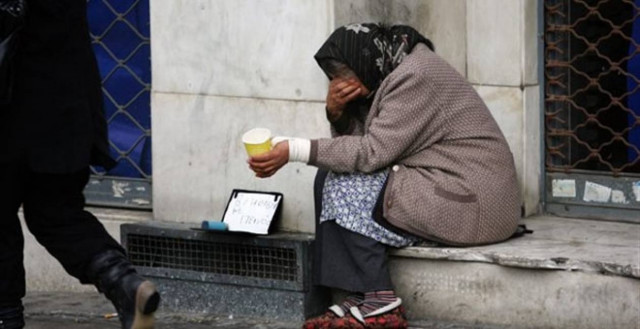 Κομισιόν: Κάτω από το όριο της φτώχειας 1 στα 5 νοικοκυριά στην Ελλάδα