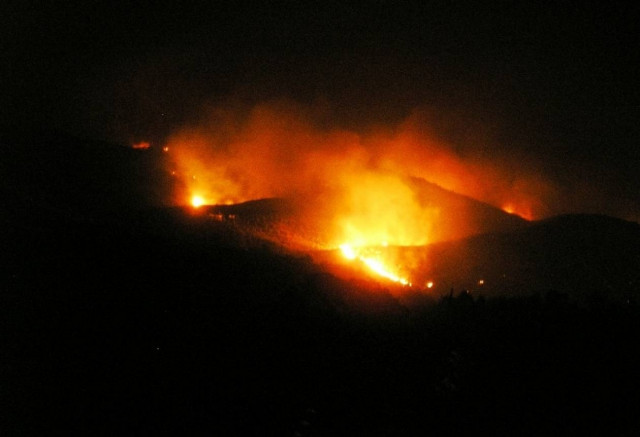 ΤΩΡΑ: Μεγάλη φωτιά στο Αλεποχώρι Αττικής