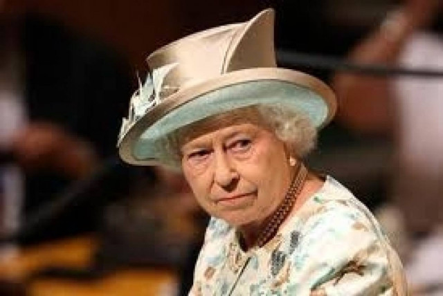 Η Ελισάβετ βιάζεται να γεννήσει η δούκισσα Κέιτ για να πάει διακοπές