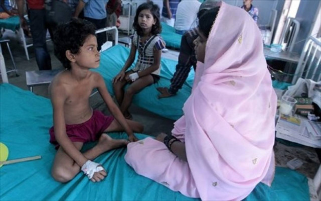 Ινδία: Βίαιες διαμαρτυρίες μετά το θάνατο 25 μαθητών από δηλητηρίαση