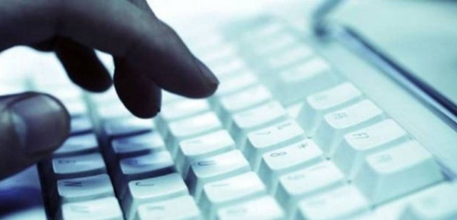 Δείτε την απάτη μέσω διαδικτύου ενός δήθεν αστυνομικού