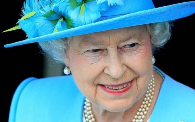 Η Ελισάβετ βιάζεται να γεννηθεί το μωρό για να πάει διακοπές