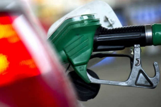 Ακριβές Βενζίνες: Κανένα Πλεονέκτημα