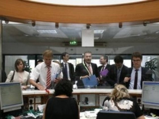 Τρόικα: Επαφές με ΥΠΟΙΚ και Ελληνική Τράπεζα στην Κύπρο