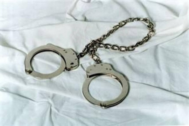 Ζευγάρι κάλεσε την πυροσβεστική για τους να βγάλει τις... χειροπέδες