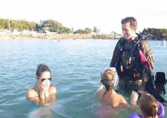 Δείτε πώς συνάντησε την οικογένειά του γυρνώντας από τον πόλεμο(vid)