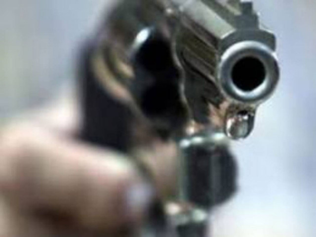 ΤΩΡΑ: Άνδρας απείλησε περαστική με πυροβόλο στη Θεσσαλονίκη