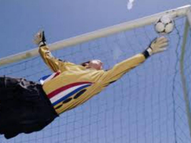 Βίντεο: Εκπληκτικό γκολ από τα 70 μέτρα