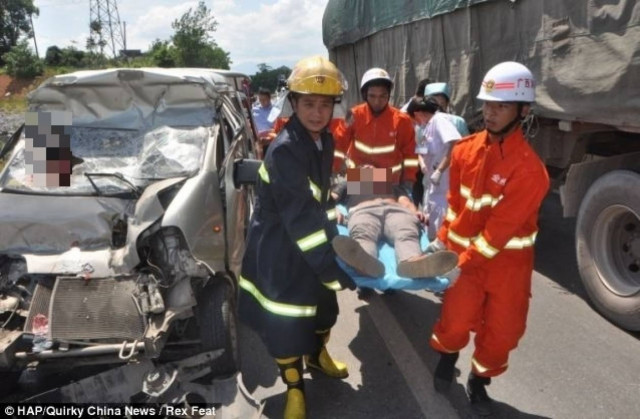 Εικόνες που σοκάρουν: Γλύτωσε από φρικιαστικό ατύχημα!