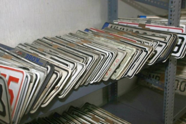 Κατέθεσε τις πινακίδες και κυκλοφορούσε με ...άλλες