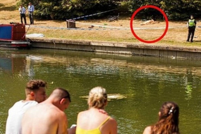 Έκαναν ηλιοθεραπεία πλάι σε πτώματα (pics)