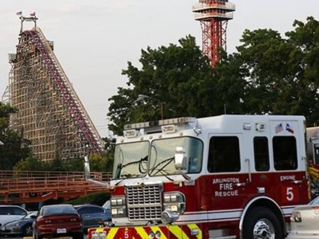 ΣΟΚ: Έπεσε στο κενό από τρενάκι μπροστά στα μάτια των παιδιών της