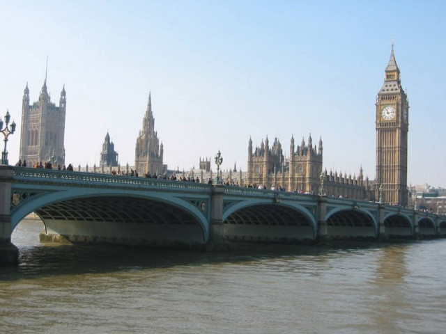 Χιλιάδες θέσεις εργασίας θα κοστίσει στη Βρετανία αποχώρηση από E.E.