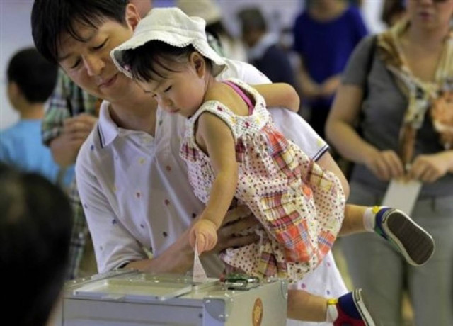 Η ιαπωνική κυβέρνηση ελπίζει σε ενίσχυση στις εκλογές