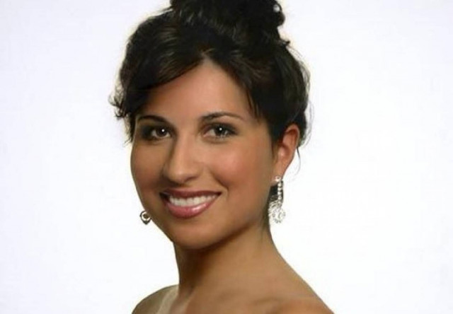 Σας φαίνεται μια συνηθισμένη κοπέλα; Για δείτε καλύτερα (pics)