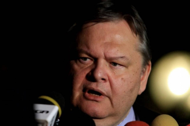 Με μια βαλίτσα στο χέρι ο Βενιζέλος