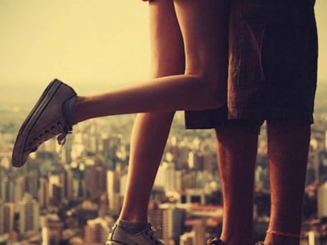 Έρευνα: Πώς να αναστατώσετε ερωτικά το σύντροφό σας χωρίς χάδια