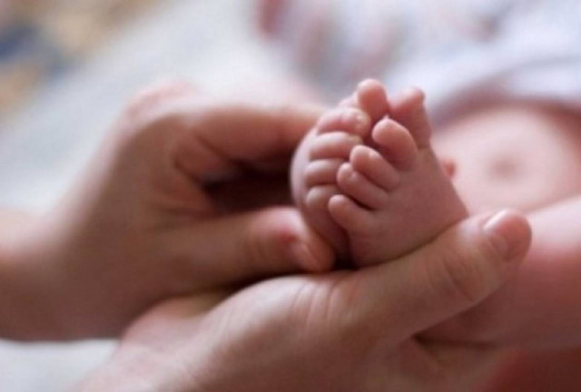 Σε σοβαρή κατάσταση βρέφος που κατάπιε ηλιόσπορους