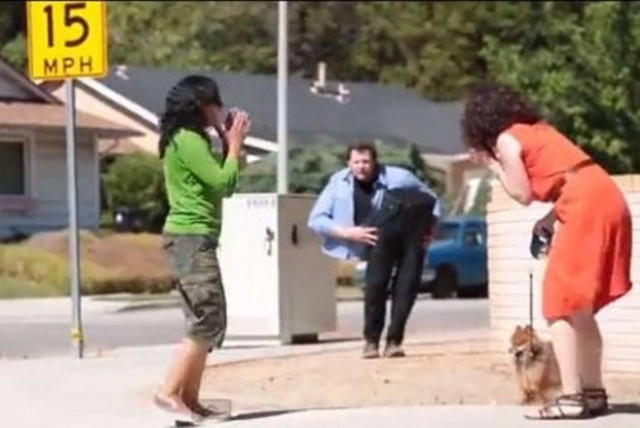 «Κόπηκε» στη μέση και έσπειρε τον πανικό...(βίντεο)