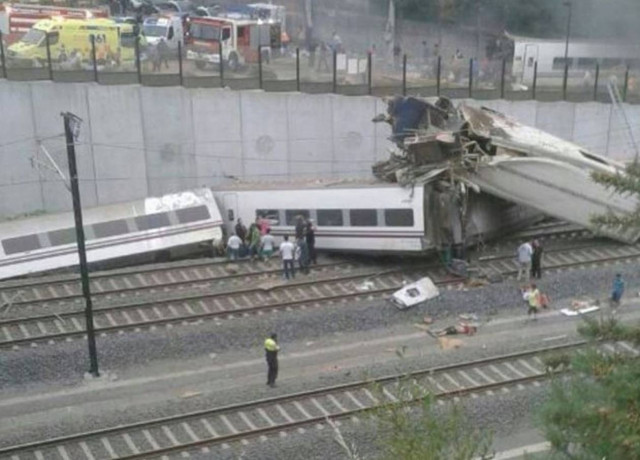 Ισπανία: Μεγαλώνει ο αριθμός των νεκρών από τον εκτροχιασμό του τρένου