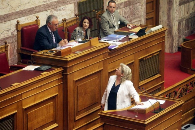 «Μπάχαλο» η Βουλή για τα «συσσίτια του μίσους»