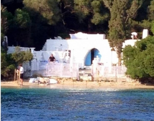 Πάρτυ στο Σκορπιό:Ο... αρχαίος Έλληνας Ριμπολόβλεφ και ο Καραφώτης