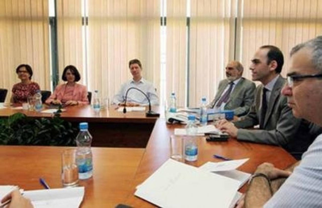 Περιοριστικά μέτρα στις σημερινές επαφές της Τρόικα στη Κύπρο