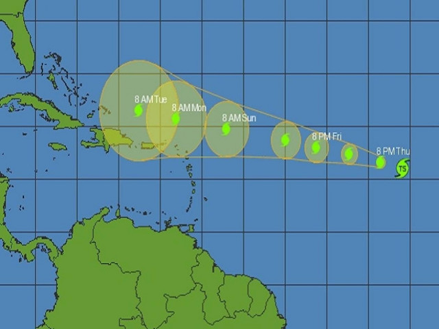 Ενισχύεται και απειλεί τις ακτές η τροπική καταιγίδα Ντόριαν