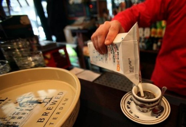 Ξόδεψε 900 δολάρια για να κεράσει καφέ όλο το μαγαζί!