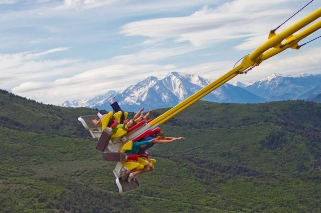 Τρομακτική κούνια στο… κενό! (pics)