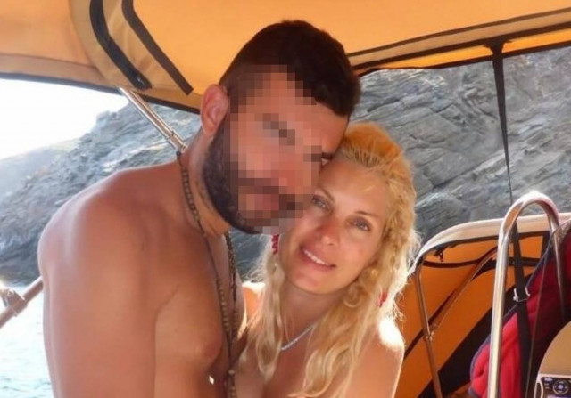 Με ποιον τυχερό ποζάρει η Ελένη (photo);