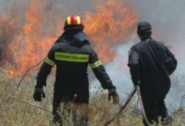 Στις φλόγες η νότια Ρόδος-Εκκενώνεται το χωριό Βάτι