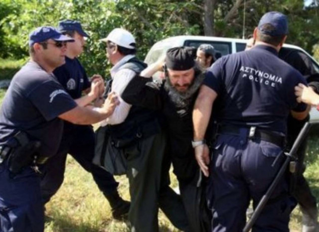Νέα επέμβαση της αστυνομίας στη Μονή Εσφιγμένου