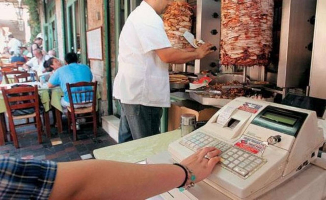 Σήμερα η εγκύκλιος για την μείωση του ΦΠΑ στην εστίαση