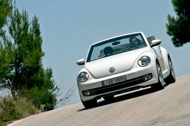 VW: Το νέο Beetle στην Cabrio εκδοχή του!