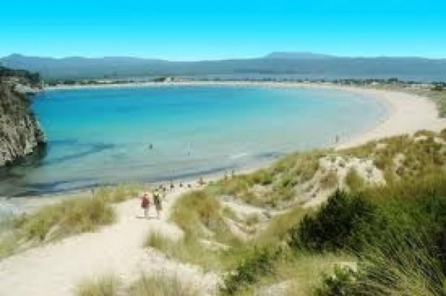 Το ΥΠΕΚΑ βραβεύει παραλίες της Πελοποννήσου