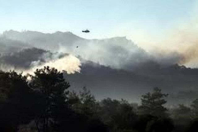 Ρόδος: Συνεχίζεται η μάχη με τις φλόγες